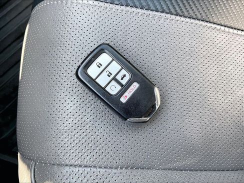 Used 2016 Honda Civic Touring image 11