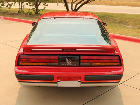 Used 1988 Pontiac Firebird Formula RWD image 16