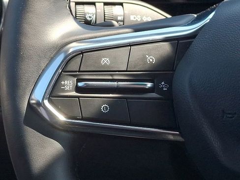 Used 2025 Chevrolet Equinox LT image 23