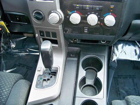 Used 2010 Toyota Tundra 4x4 Double Cab image 20