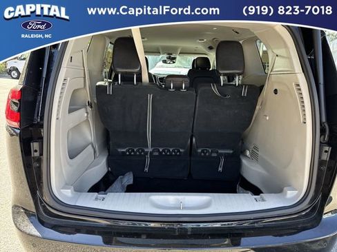 Used 2024 Chrysler Pacifica Touring-L FWD image 15