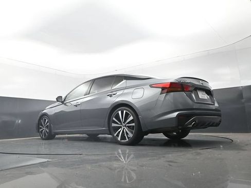 Used 2020 Nissan Altima 2.0 Platinum FWD image 23