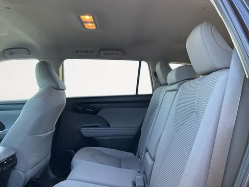 Used 2023 Toyota Highlander LE image 26