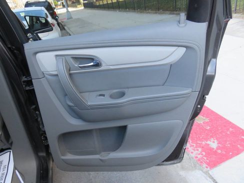 Used 2017 Chevrolet Traverse LT image 32