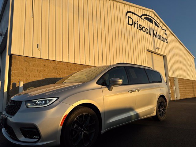 Used 2022 Chrysler Pacifica Touring-L w/ S Appearance Package FWD image 2
