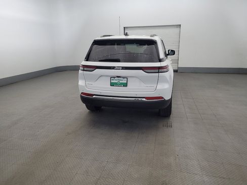 Used 2023 Jeep Grand Cherokee Laredo w/ Luxury Tech Group I AWD/4WD image 7