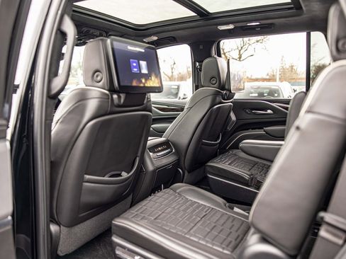 Used 2023 Cadillac Escalade Sport Platinum w/ LPO, ONYX Package image 37