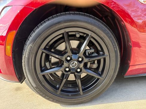 Used 2019 MAZDA MX-5 Miata Sport w/ I-ACTIVSENSE Sport Package image 11