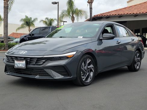 Certified 2025 Hyundai Elantra Sport FWD image 5