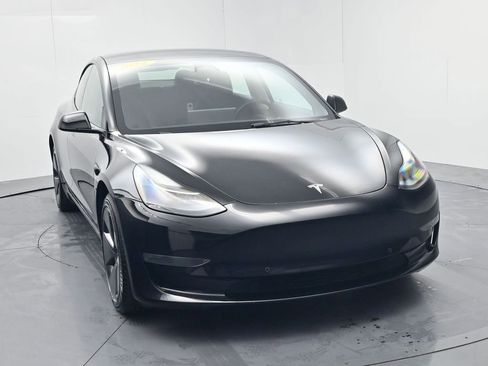 Used 2022 Tesla Model 3 image 2