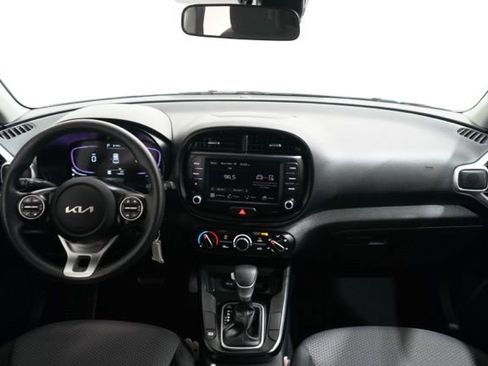 Used 2025 Kia Soul LX w/ LX Technology Package image 16