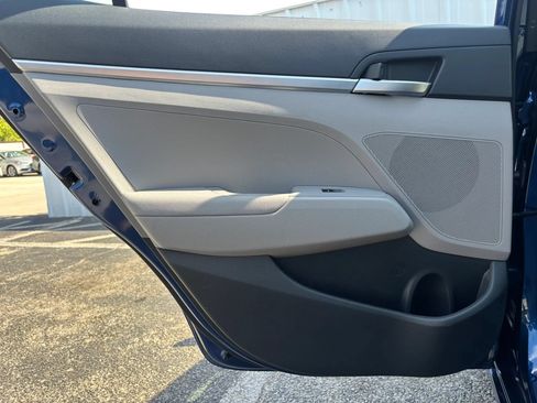 Used 2020 Hyundai Elantra SE FWD image 47