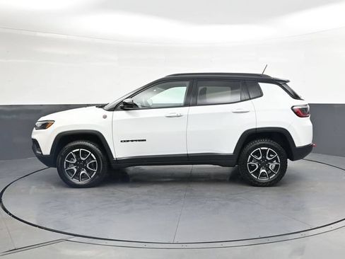 Used 2025 Jeep Compass Trailhawk AWD/4WD image 8