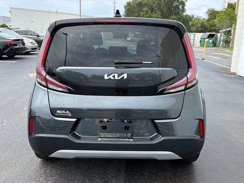 Used 2025 Kia Soul LX w/ LX Technology Package FWD image 10