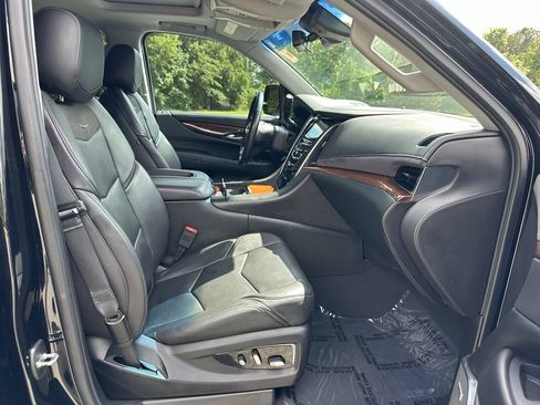Used 2018 Cadillac Escalade Luxury AWD/4WD image 36