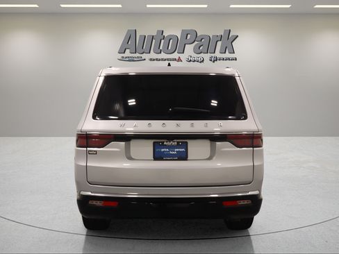 Certified 2024 Jeep Wagoneer 4WD image 8