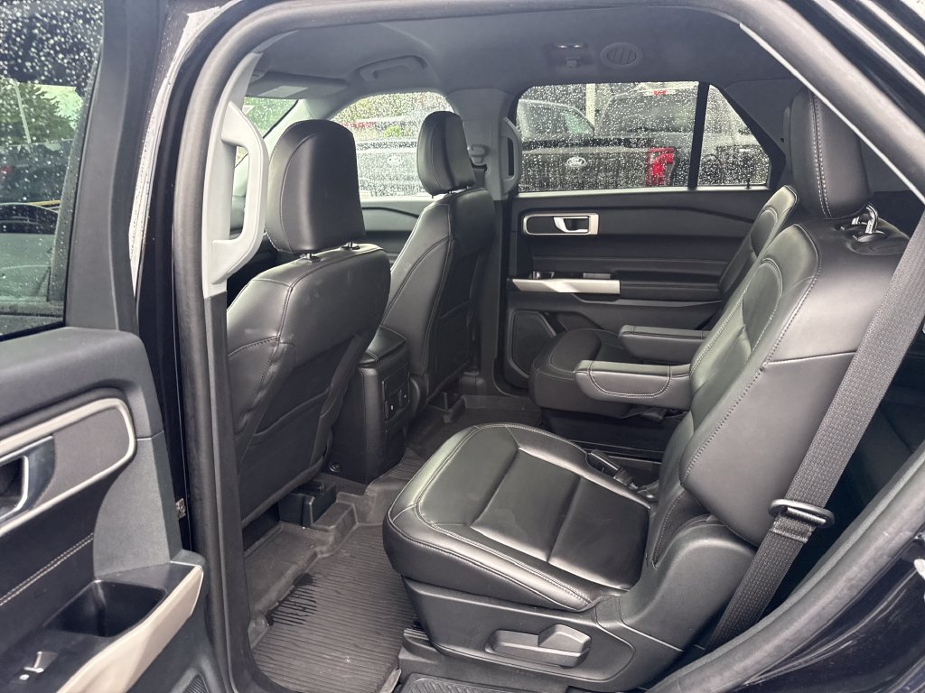 Used 2024 Ford Explorer XLT w/ Equipment Group 202A AWD/4WD image 17