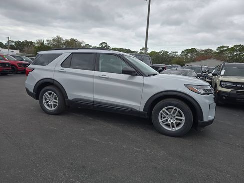 New 2026 Ford Explorer Active w/ Active Comfort Package RWD image 2