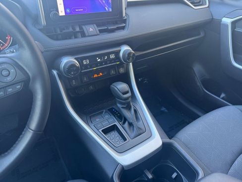Used 2025 Toyota RAV4 XLE image 41