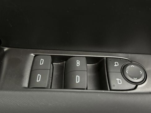 Used 2024 Chevrolet Colorado Z71 w/ Z71 Convenience Package 2 image 20