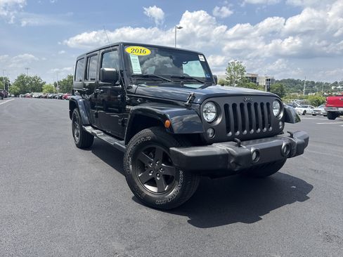 Used 2016 Jeep Wrangler Unlimited Sport AWD/4WD image 2