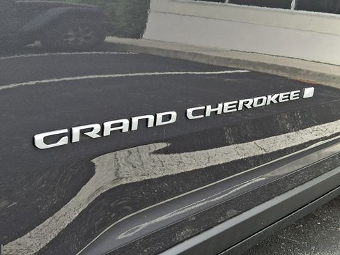 New 2026 Jeep Grand Cherokee Limited w/ Luxury Tech Group II AWD/4WD image 18