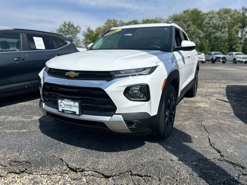 Used 2023 Chevrolet TrailBlazer LT w/ Convenience Package AWD/4WD image 3
