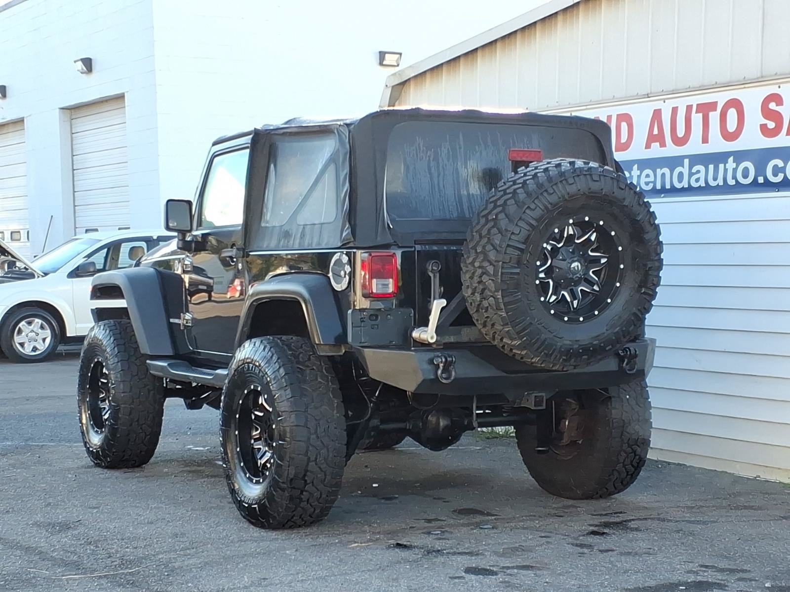 Used 2011 Jeep Wrangler Rubicon w/ PWR Convenience Group AWD/4WD image 3