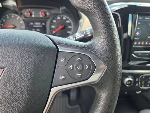 Used 2023 Chevrolet Traverse LS FWD image 30