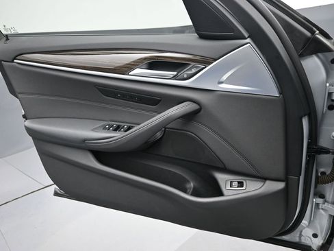 Used 2019 BMW 530i xDrive w/ Convenience Package image 14