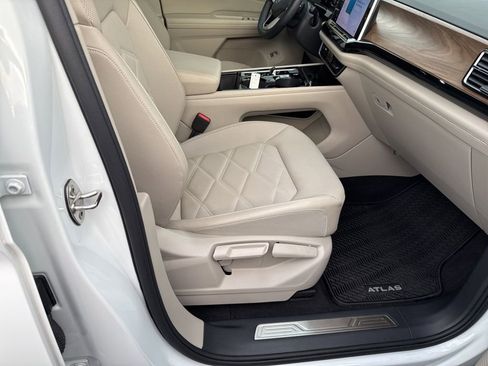 Used 2024 Volkswagen Atlas SE image 21