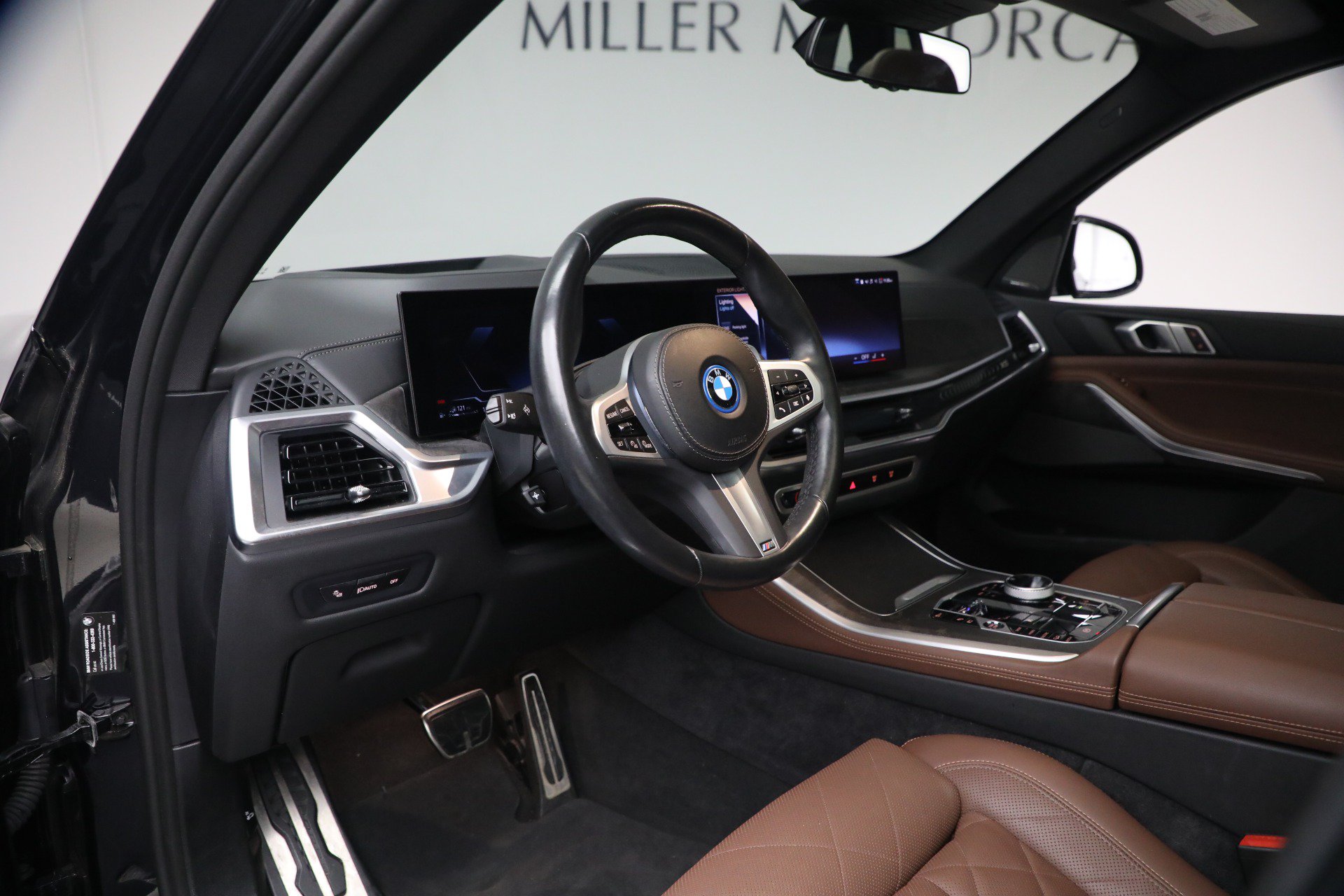 Used 2024 BMW X5 xDrive50e w/ Executive Package AWD/4WD image 15