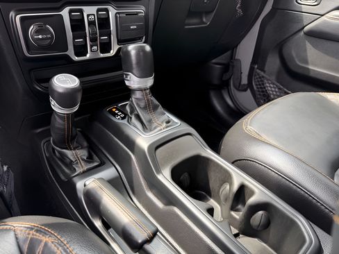 Used 2023 Jeep Gladiator Overland AWD/4WD image 31