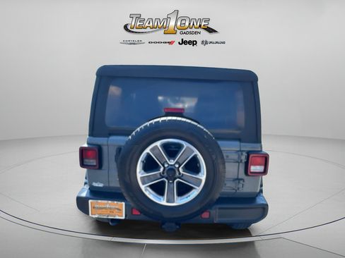 Used 2018 Jeep Wrangler Unlimited Sahara AWD/4WD image 8