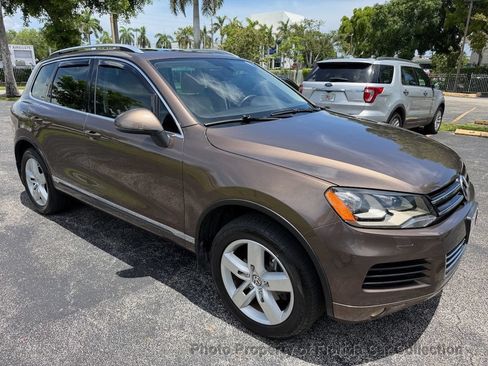 Used 2012 Volkswagen Touareg VR6 AWD/4WD image 2