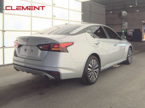 Used 2023 Nissan Altima 2.5 SV w/ SV Premium Package FWD image 6
