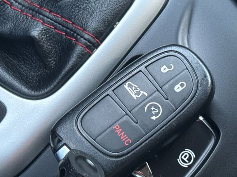 Used 2016 Jeep Cherokee Trailhawk w/ Comfort/Convenience Group AWD/4WD image 37