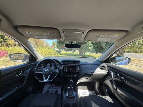 Used 2018 Nissan Rogue SV FWD image 9