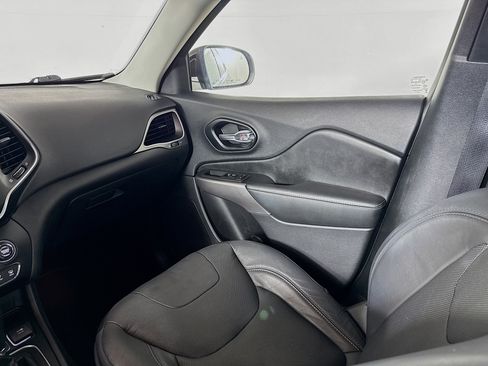 Used 2021 Jeep Cherokee Latitude Lux FWD image 27