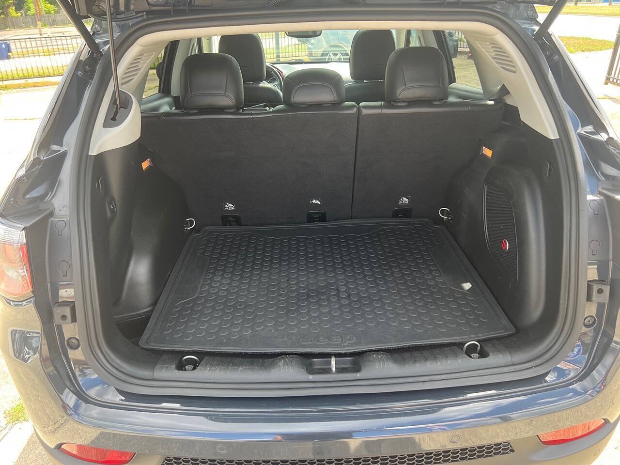 Used 2018 Jeep Compass Trailhawk w/ Leather Interior Group AWD/4WD image 20