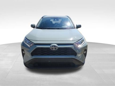 Used 2019 Toyota RAV4 XLE Premium FWD image 8