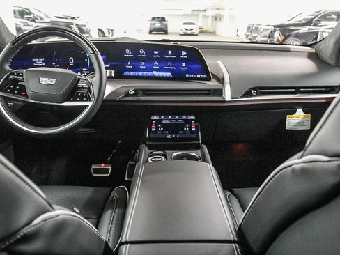 Used 2026 Cadillac Vistiq Platinum image 12