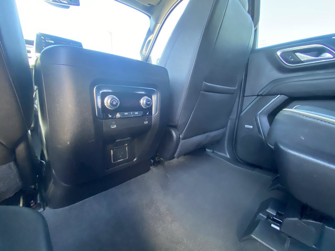 Used 2023 GMC Yukon XL SLT w/ SLT Premium Package AWD/4WD image 23