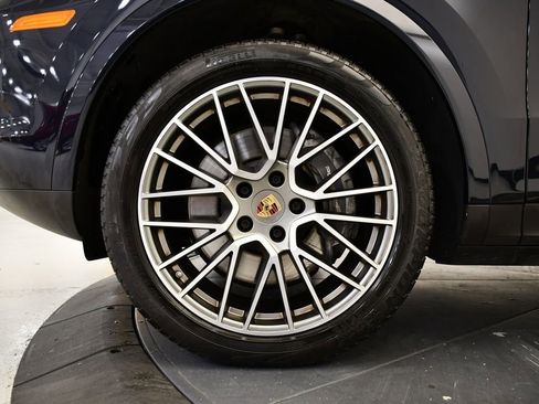 Used 2022 Porsche Cayenne Platinum Edition image 15