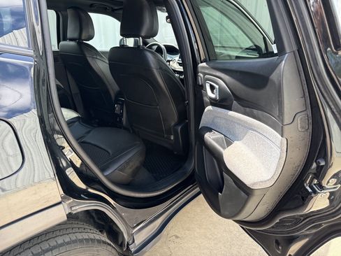 Used 2025 Jeep Compass Latitude w/ Sun & Sound Group image 14