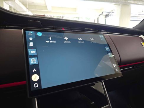 New 2025 Land Rover Range Rover SE image 28