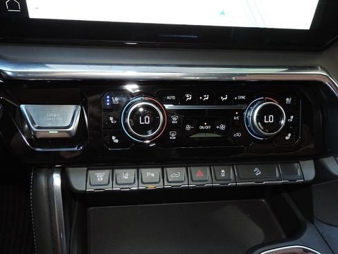 Certified 2024 GMC Sierra 3500 Denali Ultimate AWD/4WD image 25
