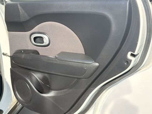 Used 2016 Kia Soul FWD image 29