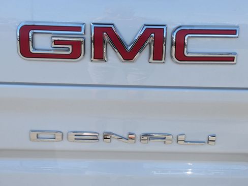 Certified 2023 GMC Sierra 1500 Denali w/ Denali Reserve Package AWD/4WD image 13