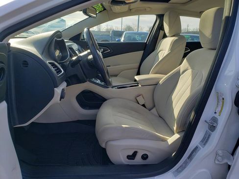 Used 2015 Chrysler 200 Limited w/ Convenience Group image 25